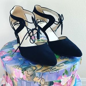 Fergalicious Black Pumps with Ties